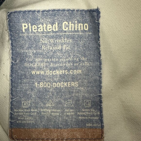 Dockers Mens Pleated Chino Pants No Wrinkles Relaxed Fit W34 L29 Navy Blue - Picture 6 of 6